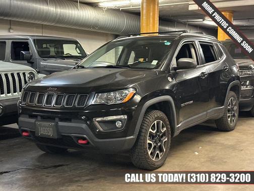 Diamond Black Crystal Pearlcoat 2020 Jeep Compass Trailhawk