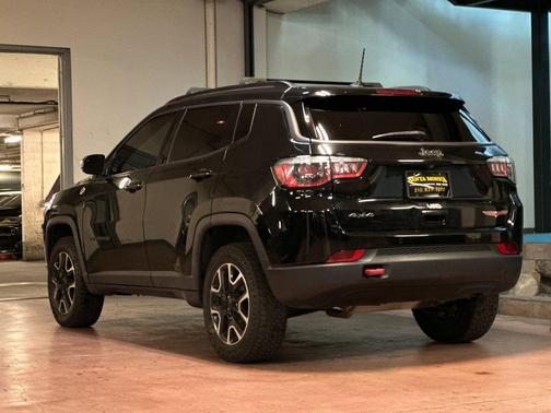 Diamond Black Crystal Pearlcoat 2020 Jeep Compass Trailhawk