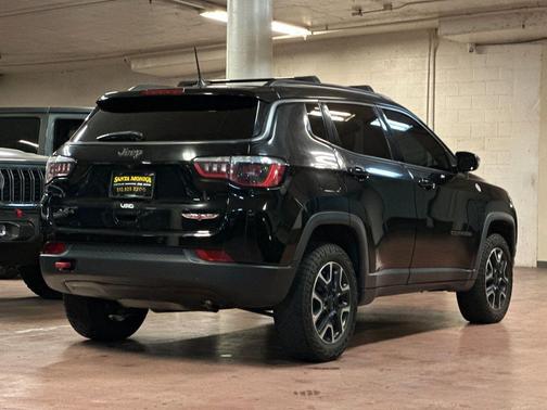 Diamond Black Crystal Pearlcoat 2020 Jeep Compass Trailhawk