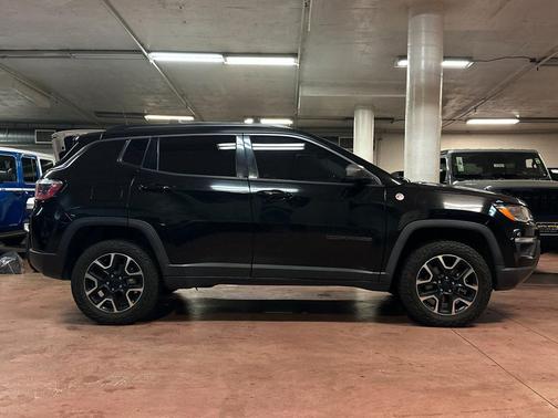 Diamond Black Crystal Pearlcoat 2020 Jeep Compass Trailhawk