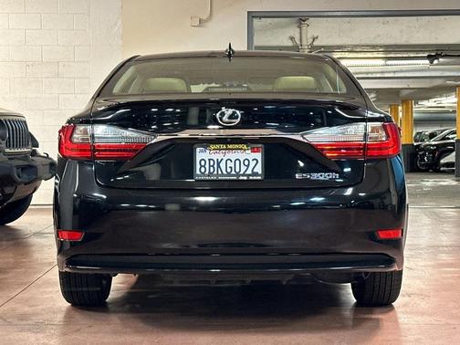 2016 Lexus ES 300h Base