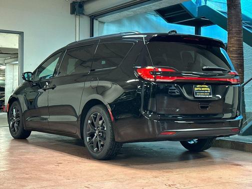 2026 Chrysler Pacifica Limited