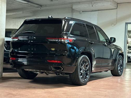 Diamond Black Crystal Pearlcoat 2025 Jeep Grand Cherokee 4xe Summit Reserve