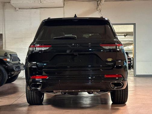 Diamond Black Crystal Pearlcoat 2025 Jeep Grand Cherokee 4xe Summit Reserve