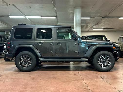 2025 Jeep Wrangler 4-Door Sahara 4x4