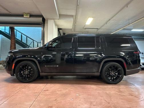 Diamond Black Crystal Pearlcoat 2022 Jeep Wagoneer Series III 4x4