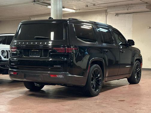 Diamond Black Crystal Pearlcoat 2022 Jeep Wagoneer Series III 4x4