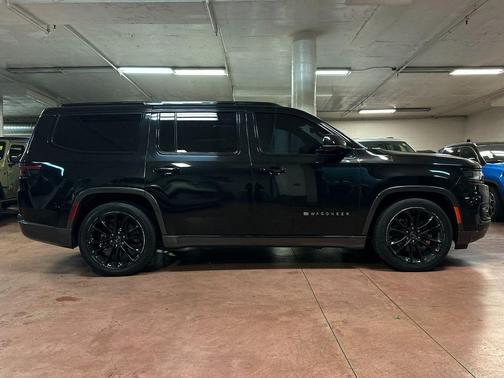 Diamond Black Crystal Pearlcoat 2022 Jeep Wagoneer Series III 4x4