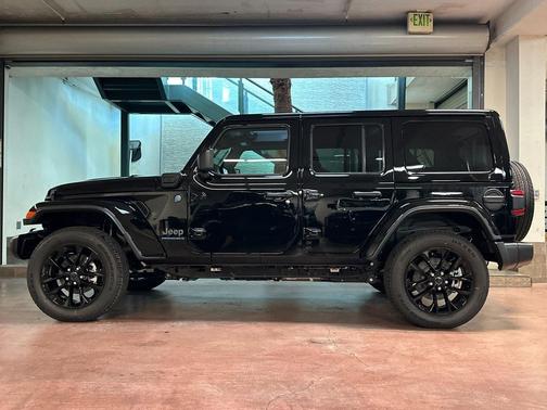 2025 Jeep Wrangler 4xe Sahara
