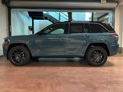 Steel Blue 2027 Jeep Grand Cherokee Summit