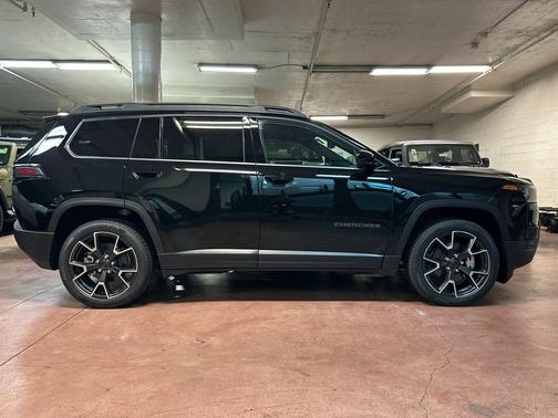 Diamond Black 2026 Jeep Cherokee Overland