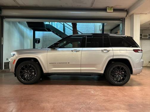 2025 Jeep Grand Cherokee Summit