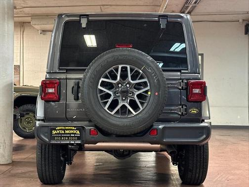 2025 Jeep Wrangler 4-Door Sahara 4x4