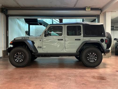 Earl Clearcoat 2026 Jeep Wrangler Willys