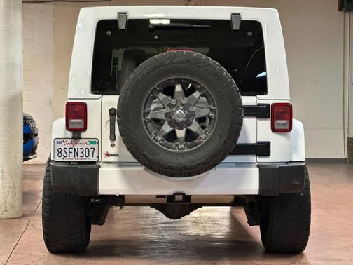 Bright White Clearcoat 2016 Jeep Wrangler Unlimited Sahara