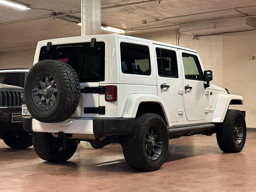 Bright White Clearcoat 2016 Jeep Wrangler Unlimited Sahara