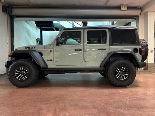 Earl Clearcoat 2026 Jeep Wrangler Willys
