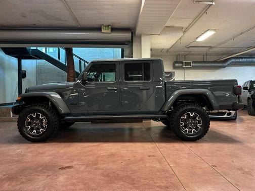 Anvil Clearcoat 2026 Jeep Gladiator Sahara 4x4