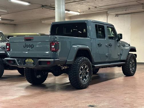 Anvil Clearcoat 2026 Jeep Gladiator Sahara 4x4