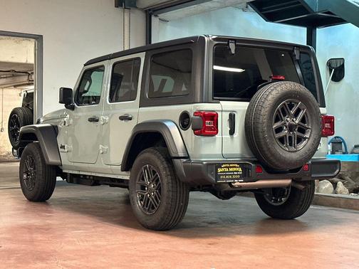 Earl Clearcoat 2027 Jeep Wrangler Sport S