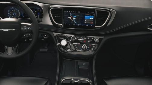 Diamond 2027 Chrysler Pacifica Limited