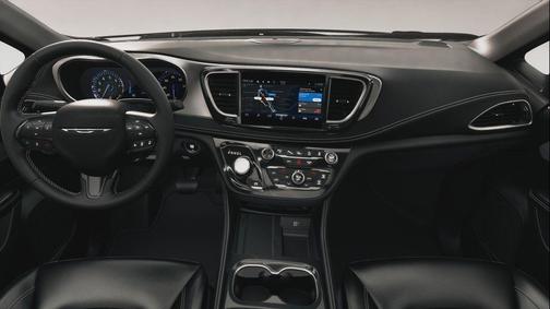 Diamond 2027 Chrysler Pacifica Limited