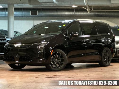 Diamond 2027 Chrysler Pacifica Limited