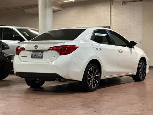 Super White 2019 Toyota Corolla SE