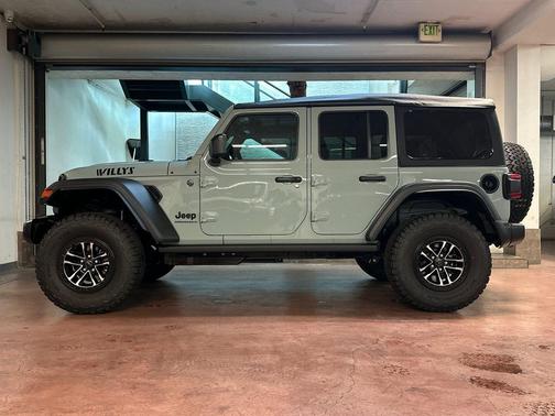 Earl Clearcoat 2026 Jeep Wrangler Willys