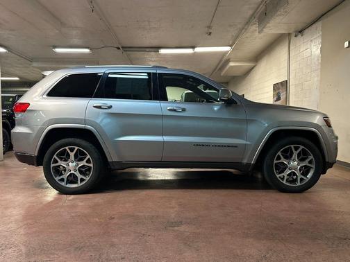 Billet Silver Metallic Clearcoat 2018 Jeep Grand Cherokee Sterling Edition