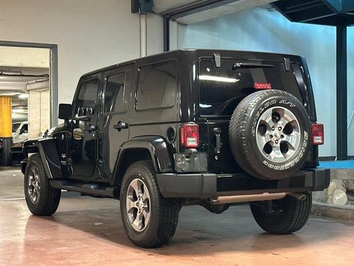 Black Clearcoat 2016 Jeep Wrangler Unlimited Sahara
