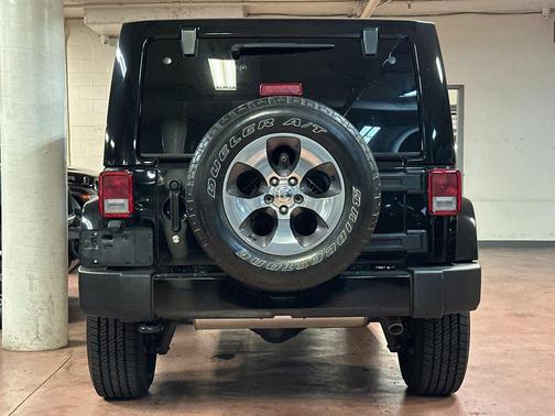 Black Clearcoat 2016 Jeep Wrangler Unlimited Sahara