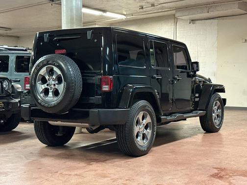 Black Clearcoat 2016 Jeep Wrangler Unlimited Sahara