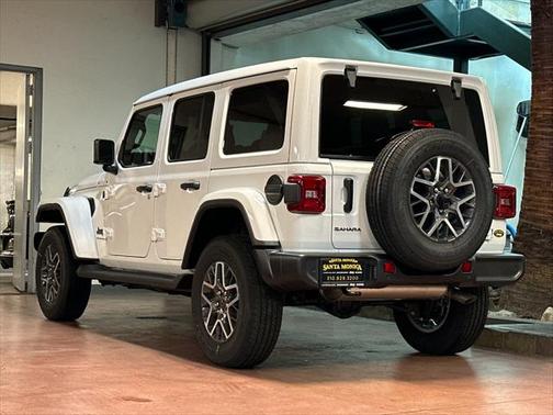 2025 Jeep Wrangler 4-Door Sahara 4x4