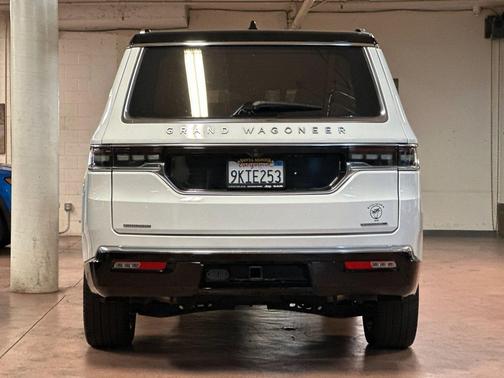 Bright White Clearcoat 2023 Jeep Grand Wagoneer Series III 4x4