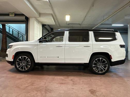 Bright White Clearcoat 2023 Jeep Grand Wagoneer Series III 4x4