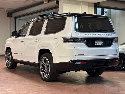 Bright White Clearcoat 2023 Jeep Grand Wagoneer Series III 4x4