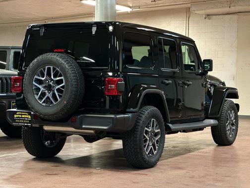 Black Clearcoat 2026 Jeep Wrangler 4-Door Sahara 4x4