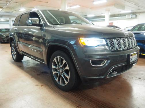 Photo 3 of 24 of 2017 Jeep Grand Cherokee Overland