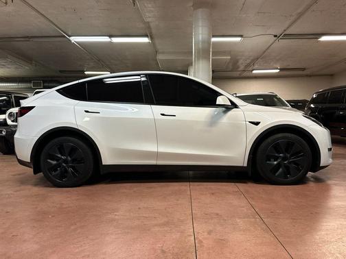 2024 Tesla Model Y Long Range Dual Motor All-Wheel Drive