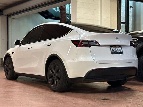 2024 Tesla Model Y Long Range Dual Motor All-Wheel Drive