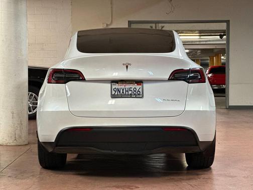 2024 Tesla Model Y Long Range Dual Motor All-Wheel Drive