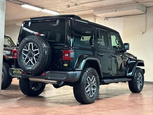 2025 Jeep Wrangler 4-Door Sahara 4x4