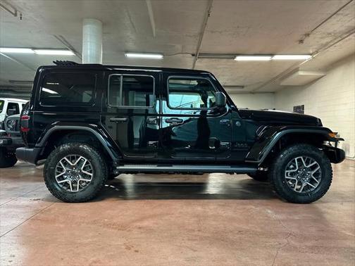2025 Jeep Wrangler 4-Door Sahara 4x4