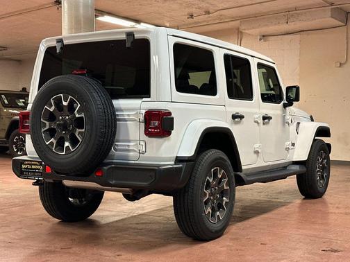 Bright White Clearcoat 2026 Jeep Wrangler 4-Door Sahara 4x4