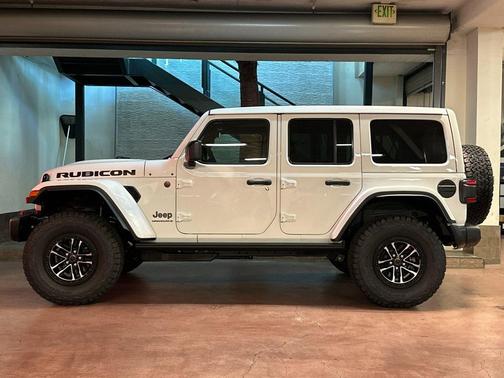 Bright White Clearcoat 2026 Jeep Wrangler Rubicon