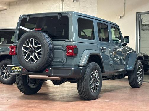 2026 Jeep Wrangler 4-Door Sahara 4x4