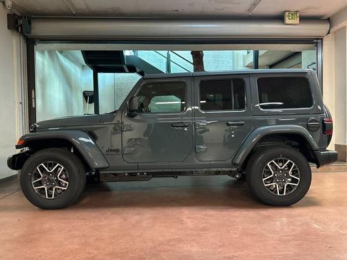 2026 Jeep Wrangler 4-Door Sahara 4x4