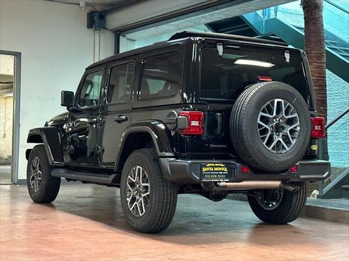 2025 Jeep Wrangler 4-Door Sahara 4x4
