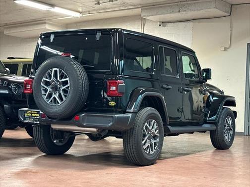 2025 Jeep Wrangler 4-Door Sahara 4x4
